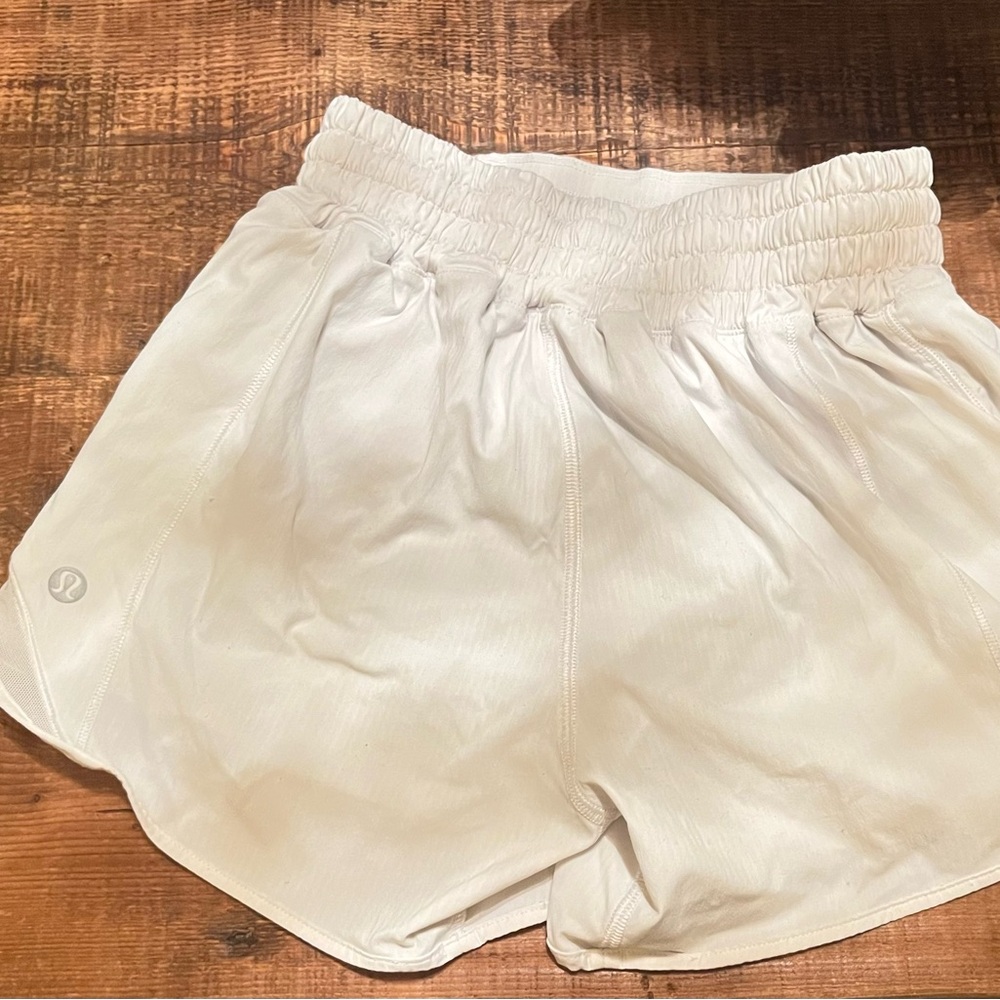 Lululemon Hotty Hot shorts size 0      4” seam